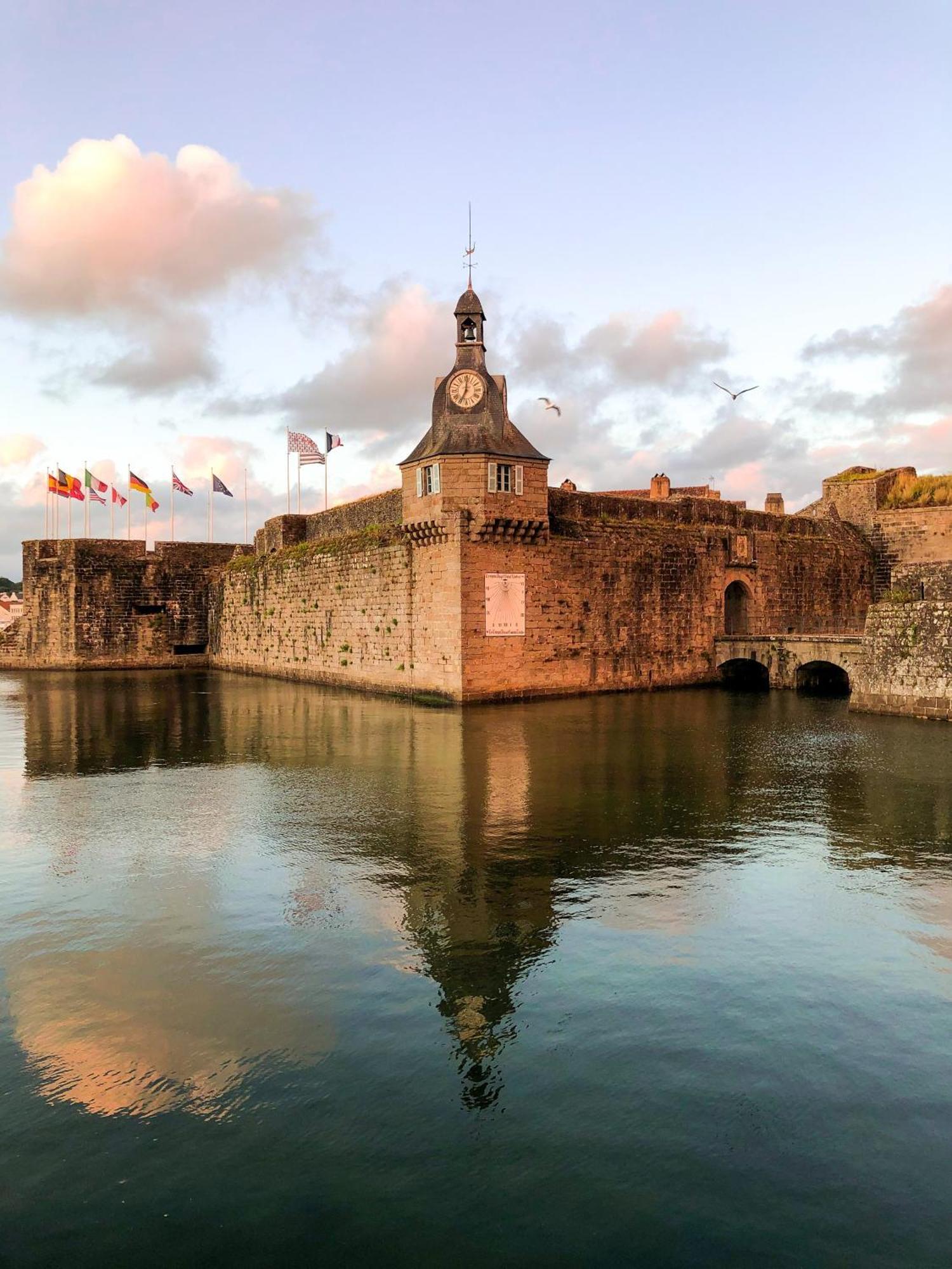 Ostal - Auberge De Jeunesse Concarneau Exteriör bild